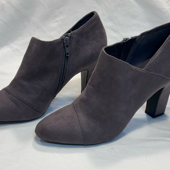 AEROSOLES | WOMEN’S ANKLE BOOTIES | SIZE 9M | SUEDE | TEXTILE UPPER BALANCE - Picture 3 of 10